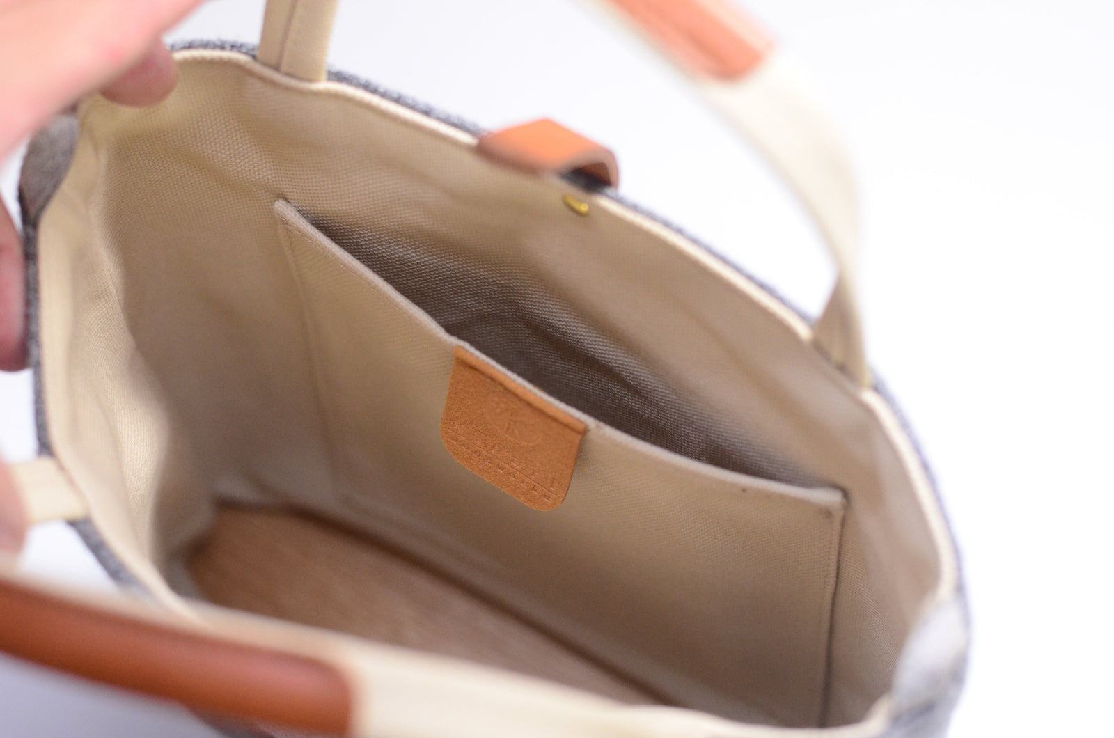0007bag_c28ba08c-3423-4d2b- 