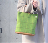 厚底仕様　ショルダー付　ナラの木と椅子張り生地のトートバッグ【Ribbonグリーン/イエロー/ブラウン】