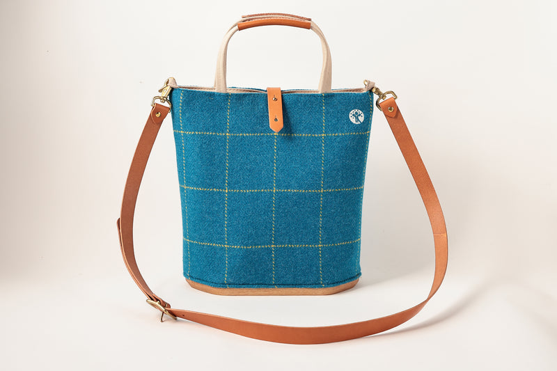 厚底仕様　ショルダー付　ナラの木と椅子張り生地のトートバッグ【Ribbonブルー/イエロー/】