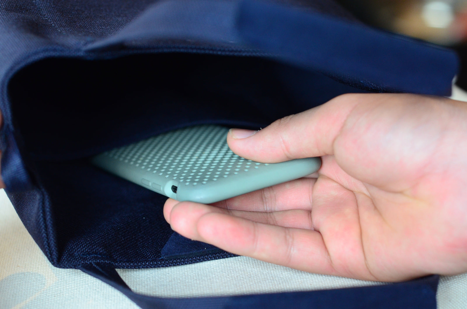 ナラの木と布のブックトート【ブラック】cordura nylon – キナリ木工所