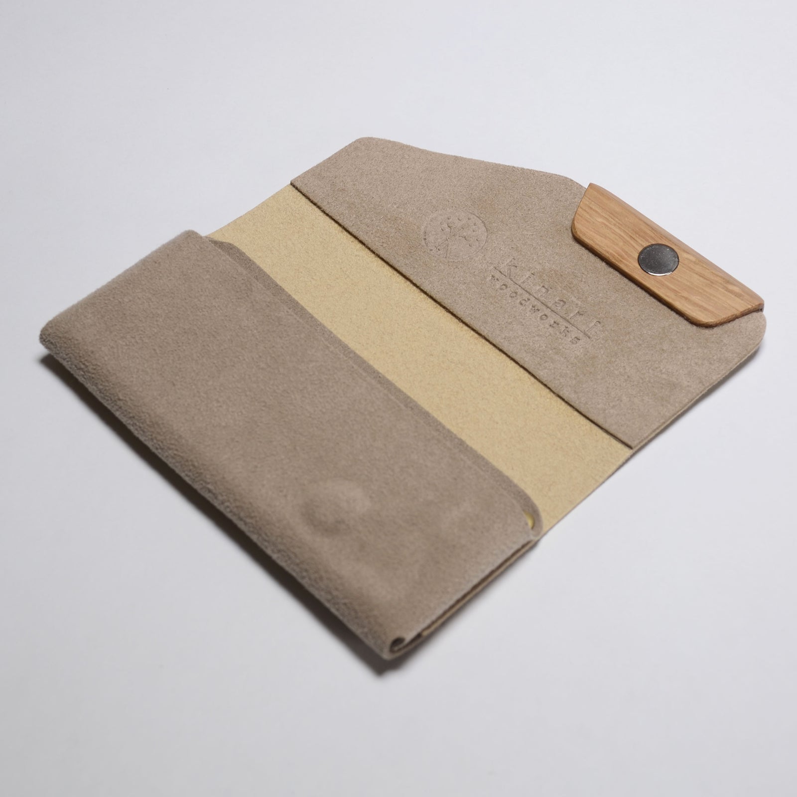 ナラの木とウルトラスエードのカードケース【ドスキン/サンド ナラの木とウルトラスエードのカードケース【ドスキン/サンド